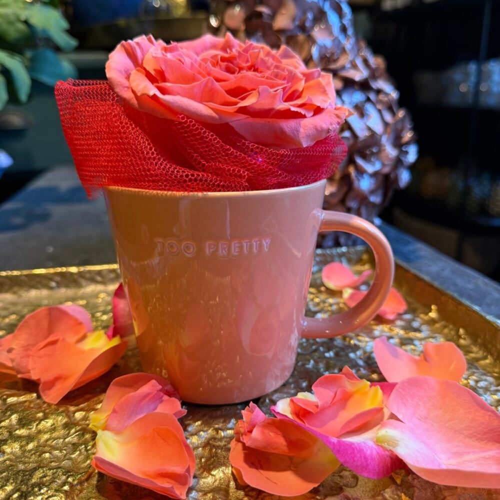 Vondels mok 'too pretty' met roos